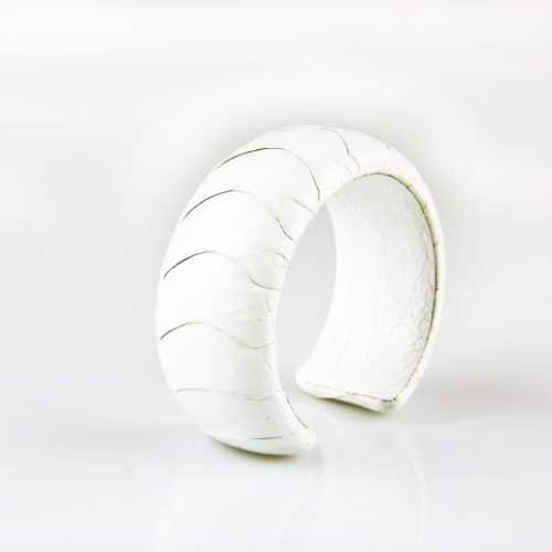 armband in struisvogelleder 30 mm breed kleur snow - Zilveren lange ketting