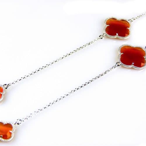 model Fiori gesloten klavers collier in zilver oranje klavers - Ketting