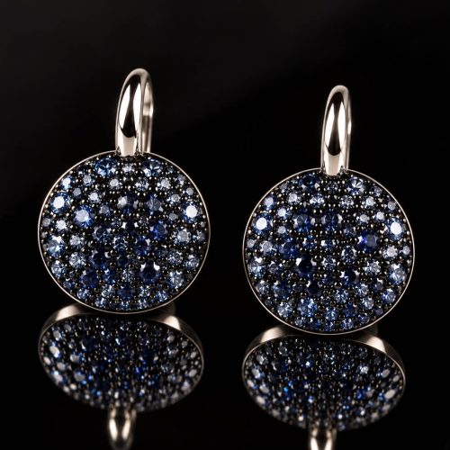 model Rondo oorringen in zilver blauw