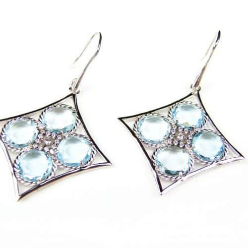 Zilveren oorringen oorbellen Model Inspired Beauty gezet met lichtblauwe stenen - Oorbel