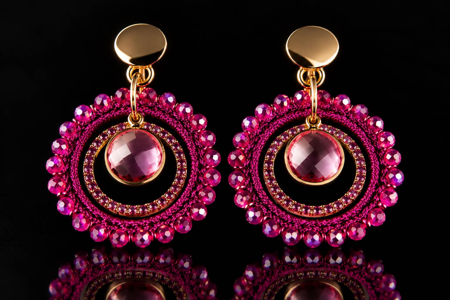 Oorringen Model Mini Stones goudkleurig met fushia roze stenen