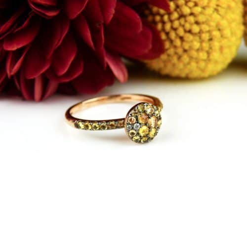 Ring in roos goud gezet met gele saffier en diamant