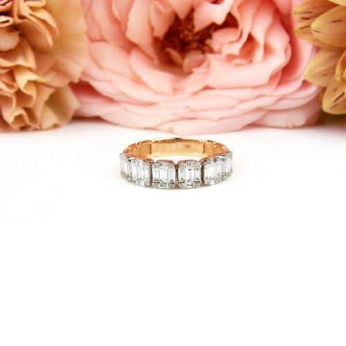 Ring in wit en roos goud gezet met diamanten