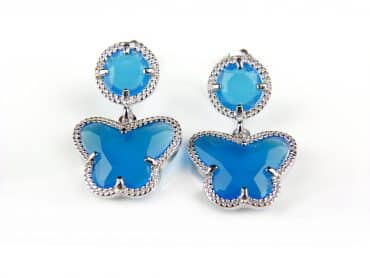 Zilveren oorringen oorbellen Model vlinder en rond gezet met felblauwe steen