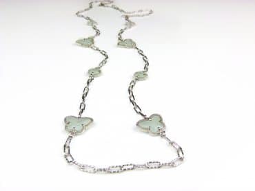 lange zilveren halsketting collier halssnoer gerhodineerd Model Vlinder en Bol met licht blauwe stenen