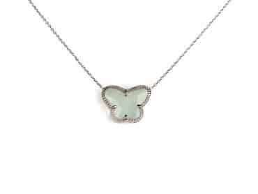 korte zilveren halsketting halssnoer collier gerhodineerd Model Vlinder met licht blauwe steen