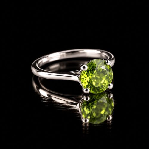 wit gouden solitair ring met peridoot