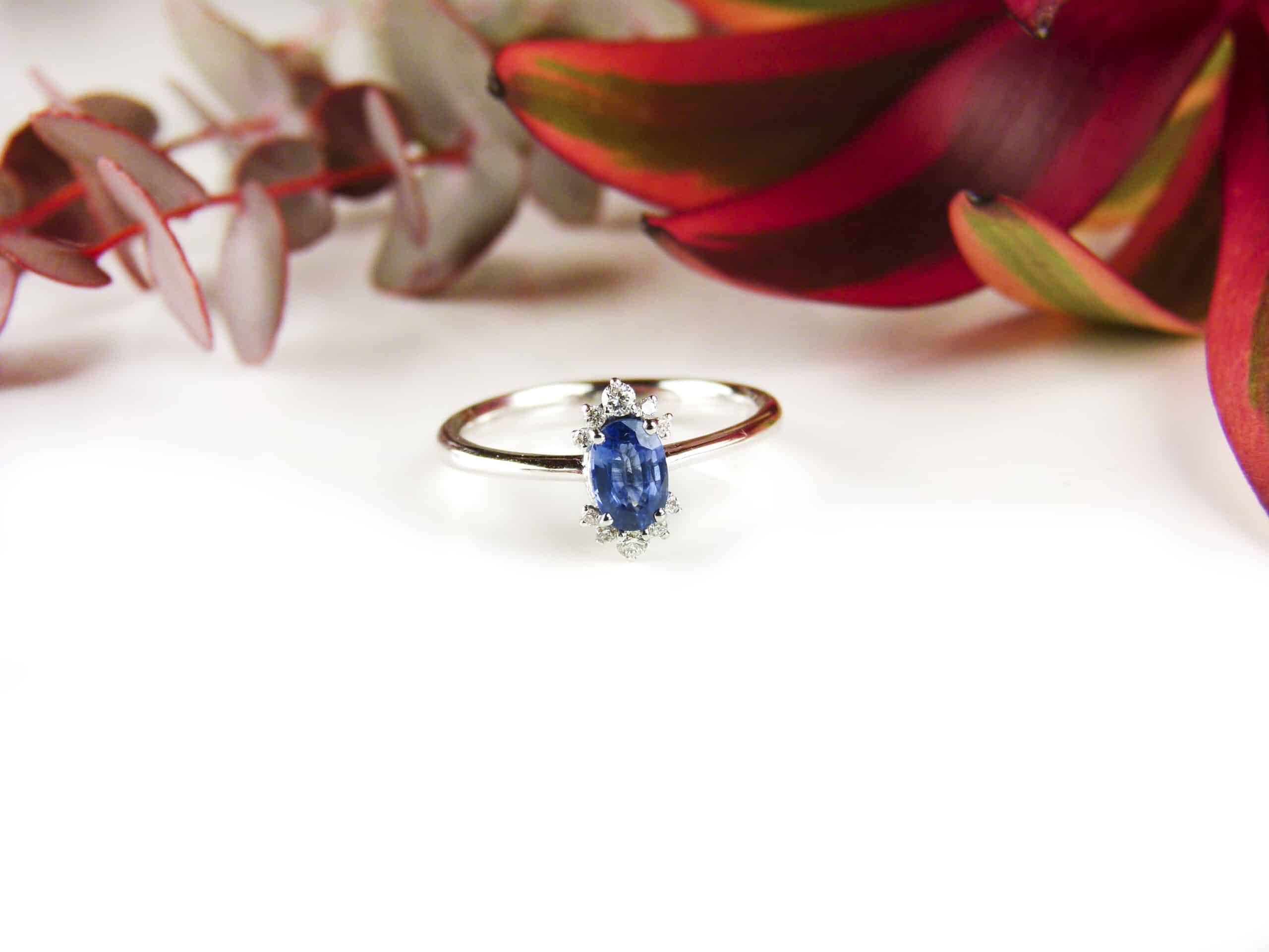 Geelgouden ring, 0.37 ct blauwe saffier, Ensemble | Diamond Point