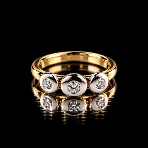ring in geel en wit goud gezet met diamant