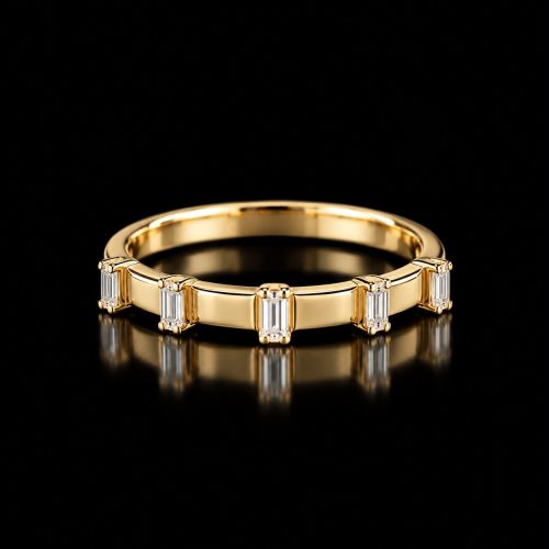 ring in roos goud gezet met diamant