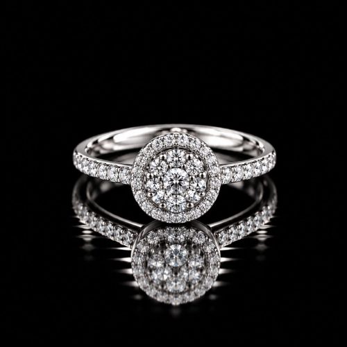 Wit gouden ring gezet met diamanten