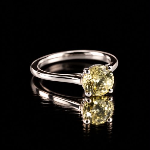 solitair ring in wit goud gezet met natuurlijk gele zirkoon