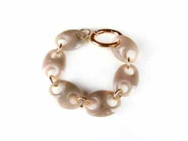 Armband Model Oval met beige acryl schakels