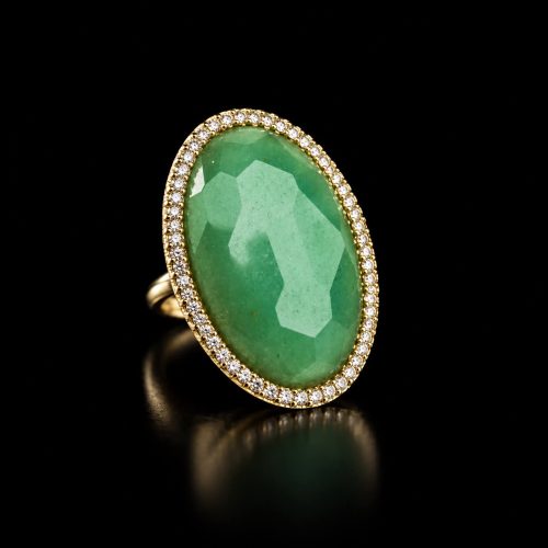 Ring in geelgoud gezet met groene aventurijn en diamant