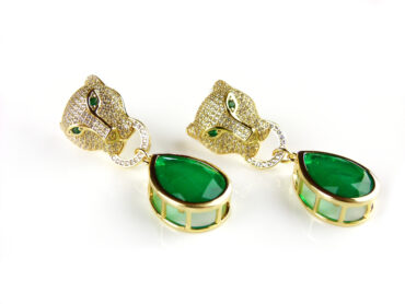 Zilveren oorringen geelgoud verguld panter met groene steen en cubic zirconia