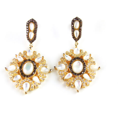 Zilveren oorbellen geelgoud verguld met parelmoer en cubic zirconia