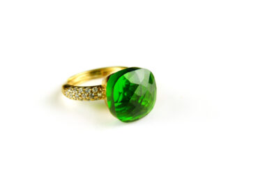 Ring in zilver geelgoud verguld model pomellato groot met groene steen en cubic zirconia