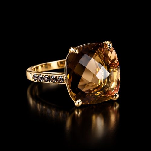 Ring in geel goud gezet met rookkwarts