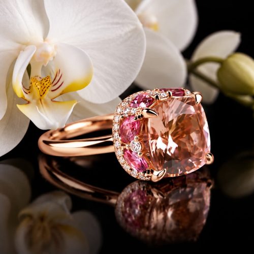 Ring in roos goud gezet met morganiet, roze toermalijnen en diamanten