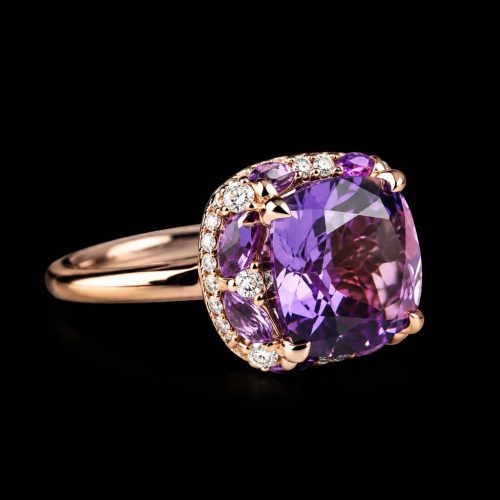 Ring in roos goud gezet met amethist en diamanten