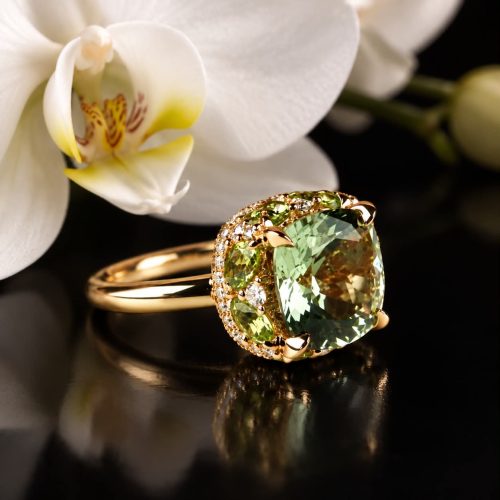 Ring in roos goud gezet met groene kwarts, peridoot en diamanten