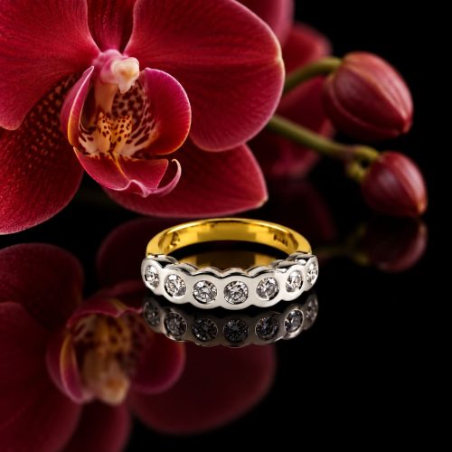 ring in geel en wit goud gezet met diamant