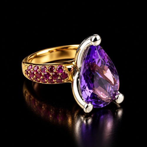 ring in wit en roségoud gezet met amethist, robijn en diamant
