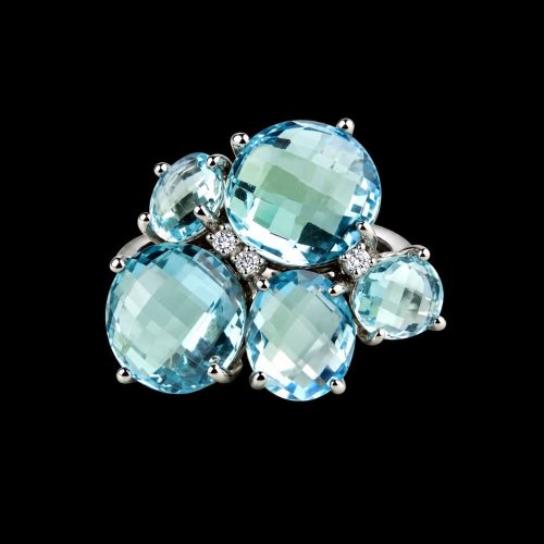 Ring in wit goud gezet met blauwe topaas en diamant
