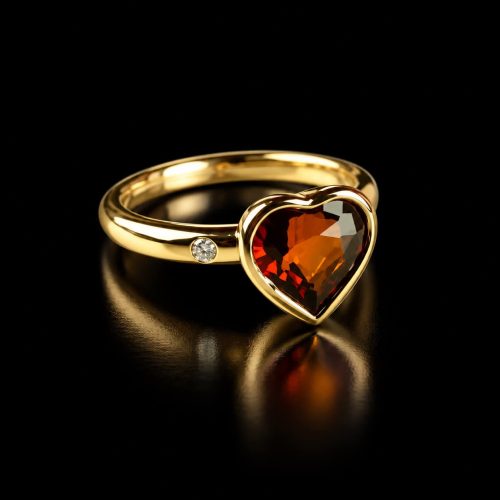 ring in geelgoud gezet met hartvorm citrien en diamant