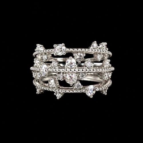 Brede wit gouden ring gezet met diamanten