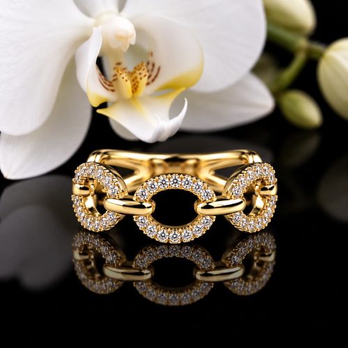 Ring in geelgoud gezet met diamant