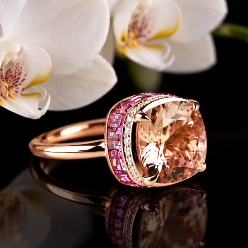 Alternative view of Ring in roos goud gezet met morganiet, roze toermalijnen en diamanten