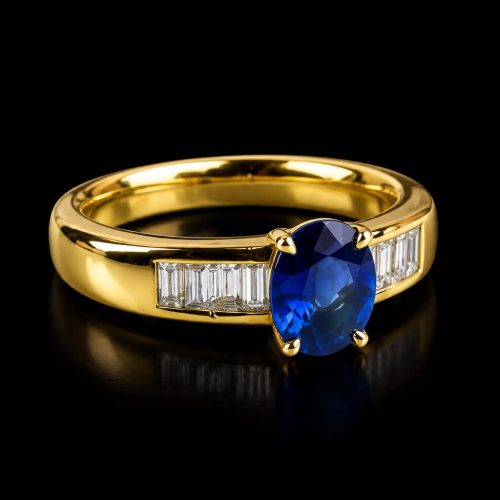 ring in geel goud gezet met saffier en diamant bagetten