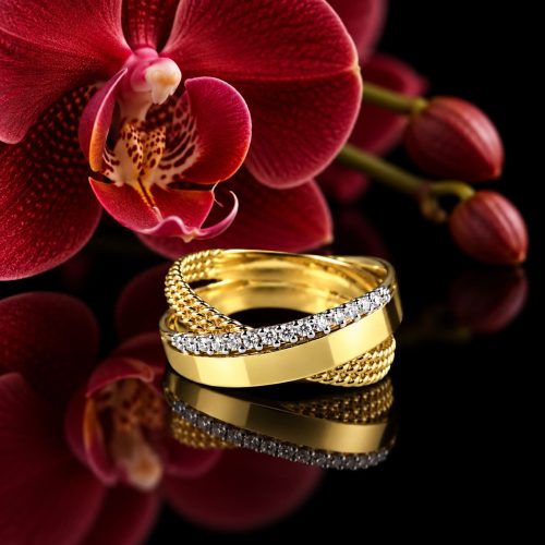 Ring in geel en wit goud gezet met diamant