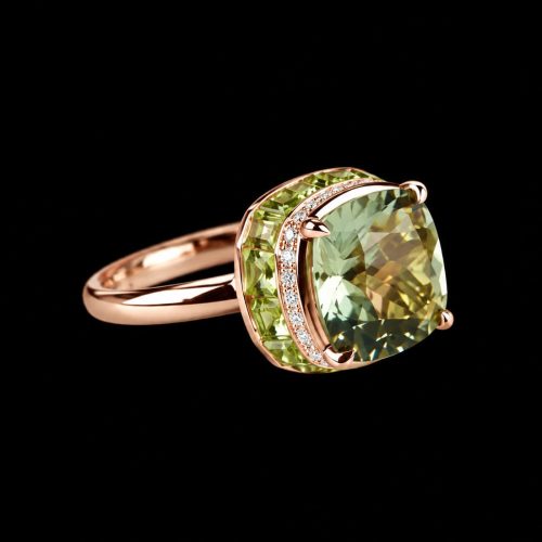 Ring in roos goud gezet met groene kwarts, peridoot en diamanten