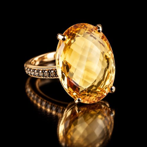 Ring in geel goud met grote ovale citrien