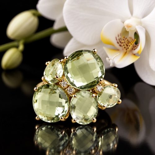 Ring in geel goud gezet met groene kwarts en diamant