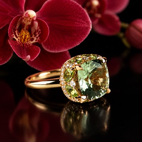 Ring in roos goud gezet met groene kwarts, peridoot en diamanten