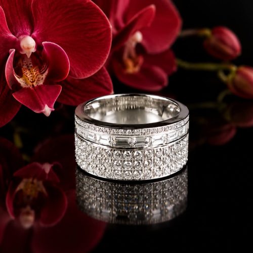 Brede ring in wit goud gezet met diamant