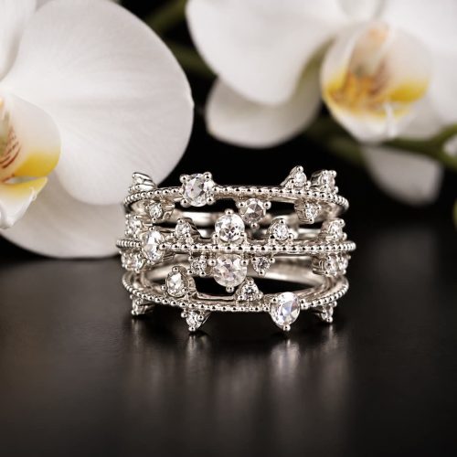 Brede wit gouden ring gezet met diamanten