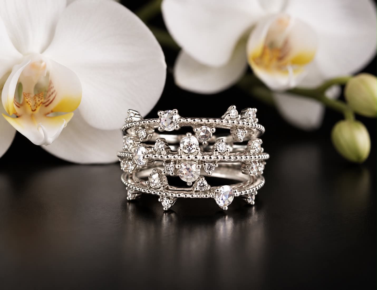 Brede wit gouden ring gezet met diamanten