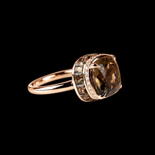 Ring in roos goud gezet met rookkwarts en diamant