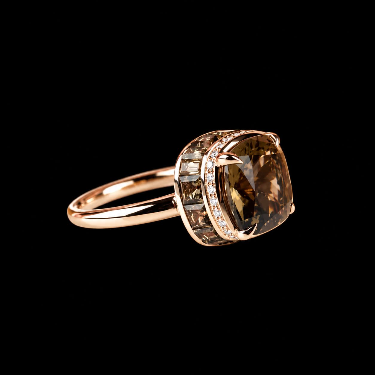 Ring in roos goud gezet met rookkwarts en diamant