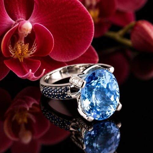 ring in wit goud gezet met blauwe topaas, blauwe saffier en diamant - Afbeelding 3