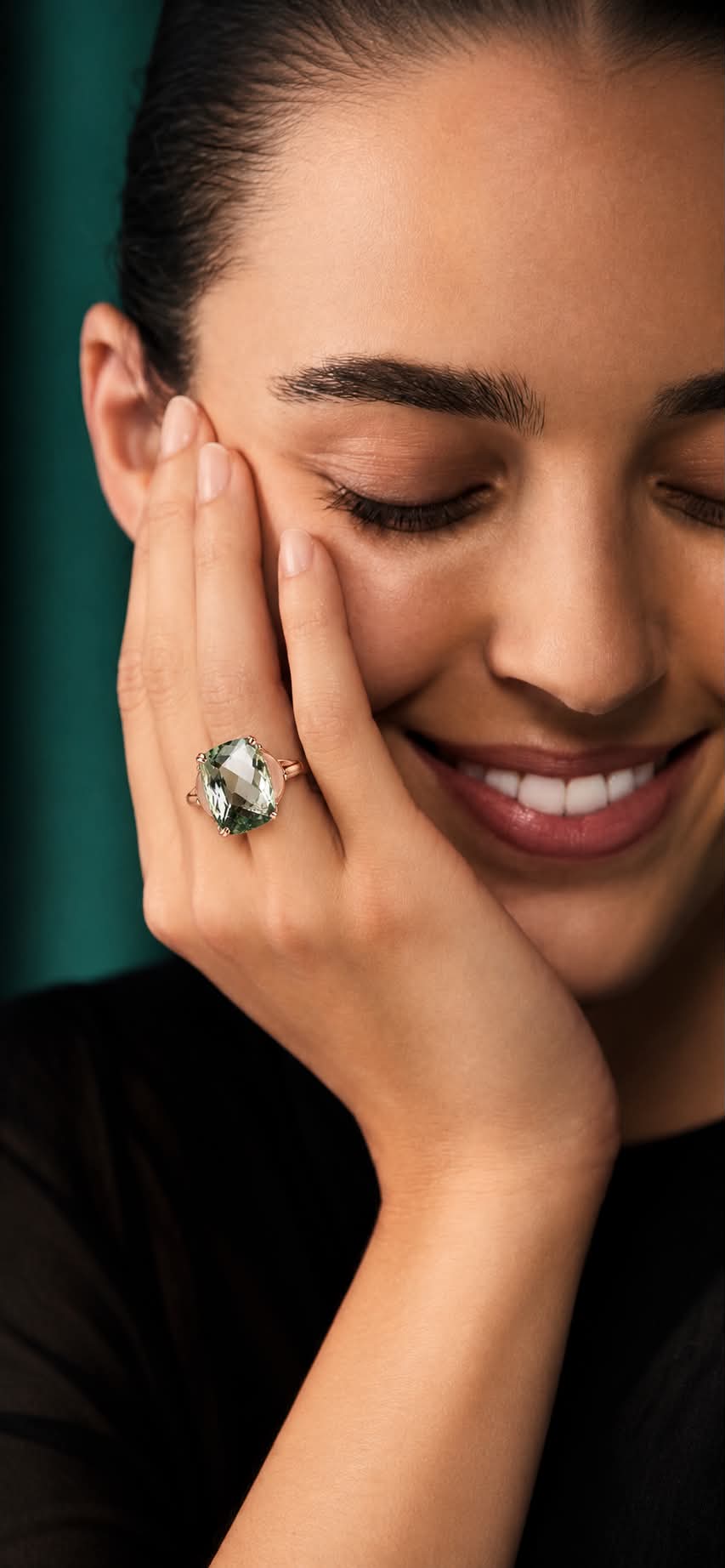 ring in roos goud gezet met groene kwarts en roze kwarts