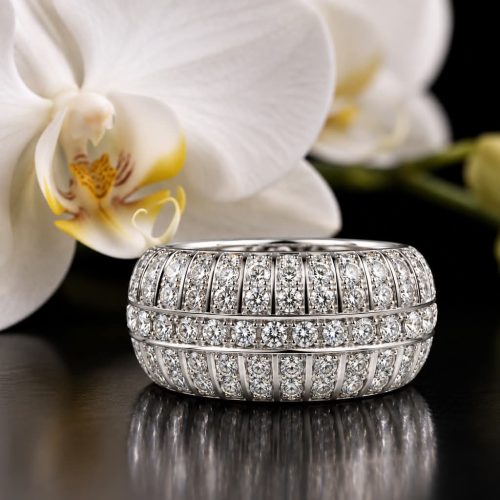Alternative view of ring in wit goud gezet met diamant en diamant princessen