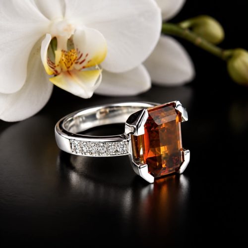 ring in wit goud gezet met citrien en diamant