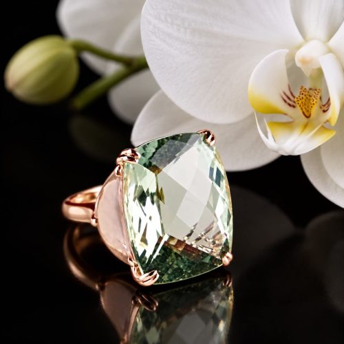 ring in roos goud gezet met groene kwarts en roze kwarts
