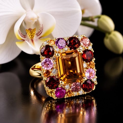 Ring in geel goud gezet met citrien, granaat, roze saffier en diamant