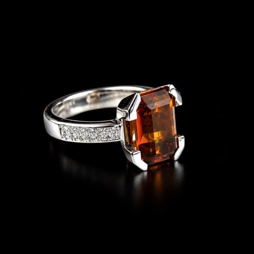 ring in wit goud gezet met citrien en diamant